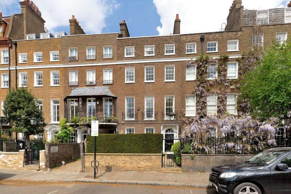 Old Streets in London Old London Streets names Famous streets london Cheyne Walk