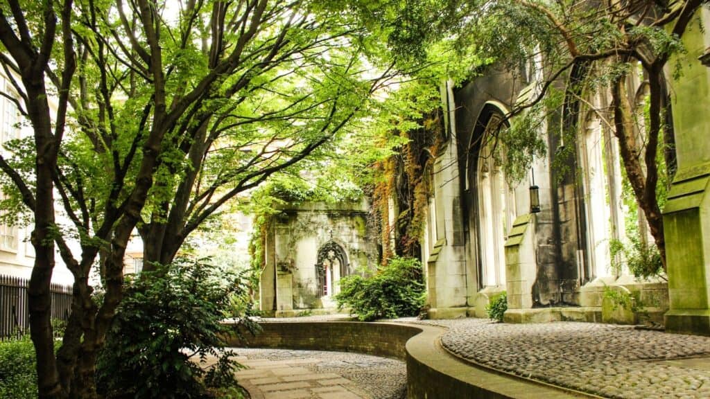 best things to do in london bridge activities what to eat near london bridge dunstan in the east ruins