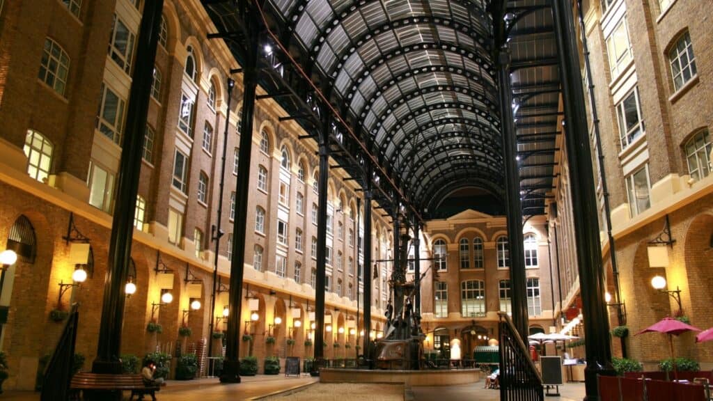 best things to do in london bridge activities what to eat near london bridge shopping hays galleria