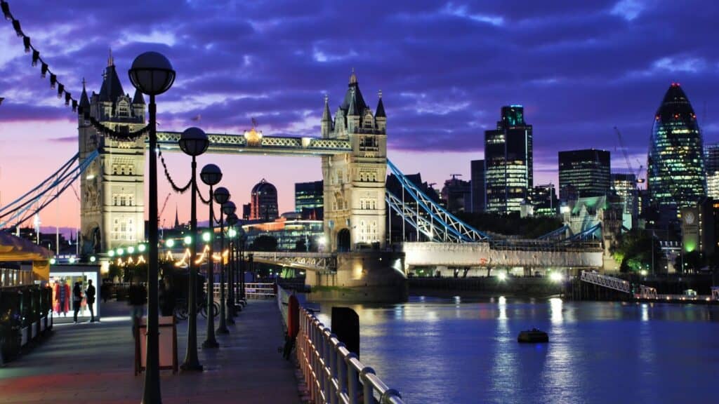 best things to do in london bridge activities what to eat near london bridge southbank thames 1