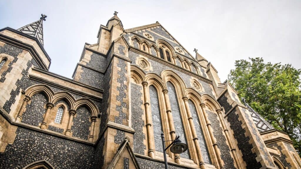 best things to do in london bridge activities what to eat near london bridge southwark cathedral